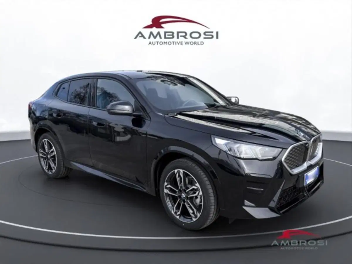 BMW iX2 nuova a Perugia (2)