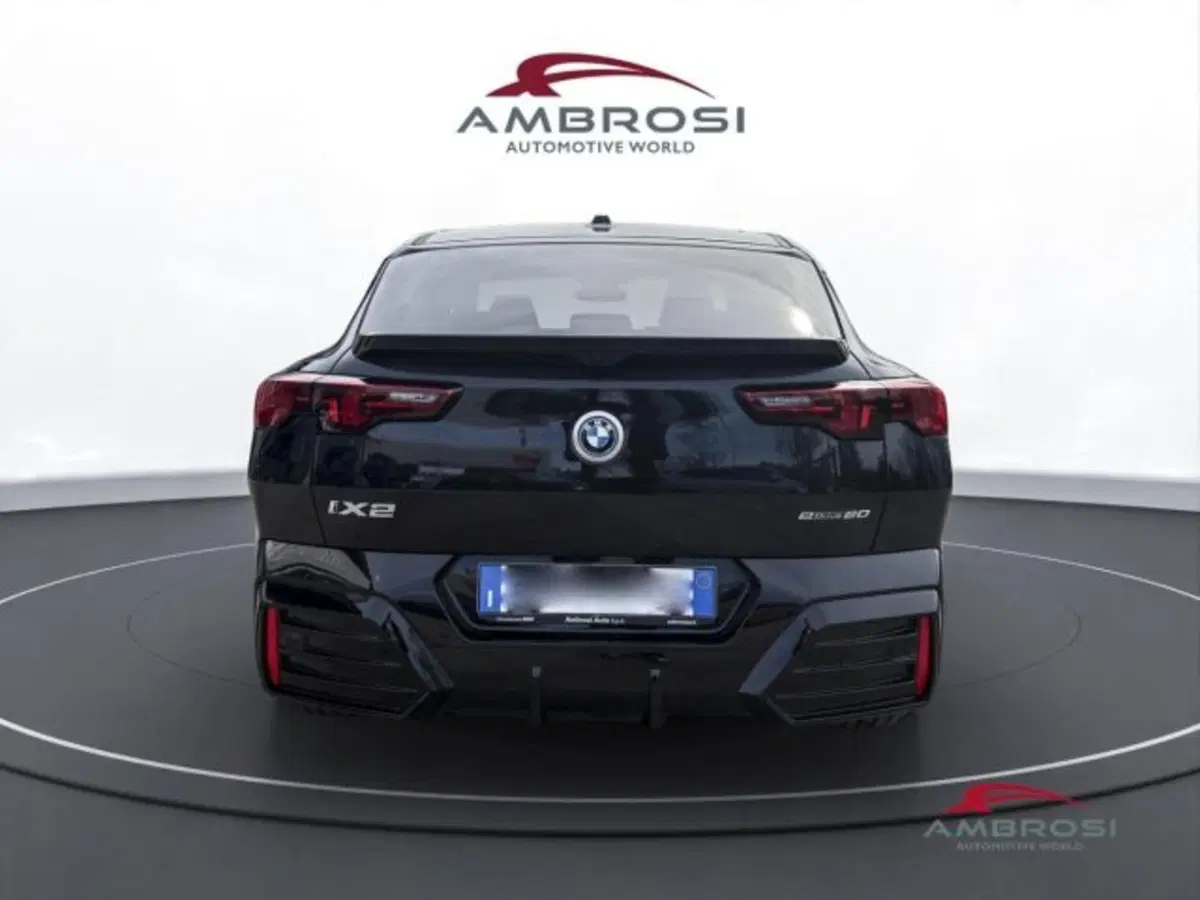 BMW iX2 nuova a Perugia (8)