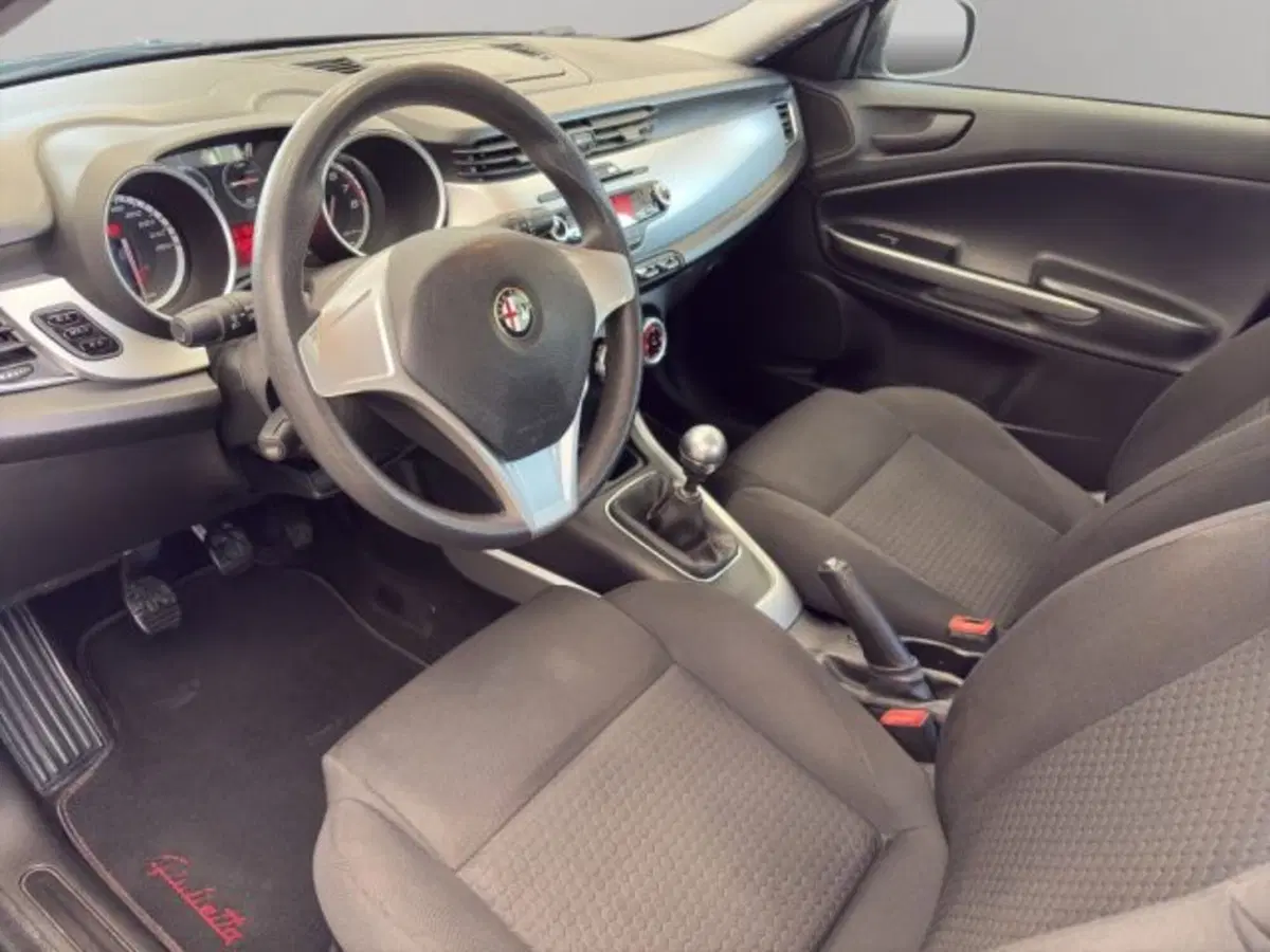 Alfa Romeo Giulietta usata a Perugia (9)