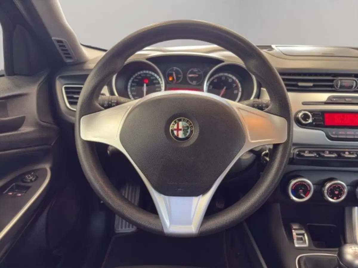 Alfa Romeo Giulietta usata a Perugia (11)