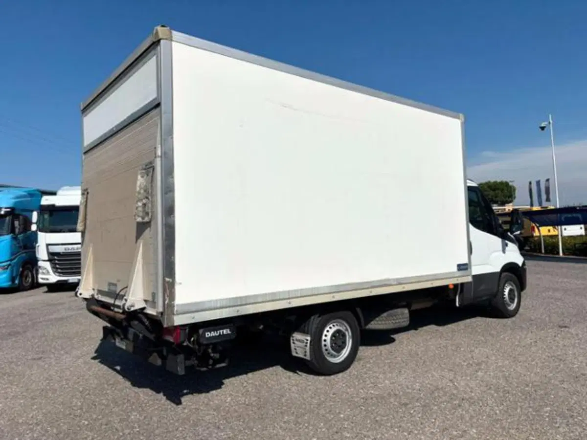 Iveco Daily Furgone usata a Brescia (4)