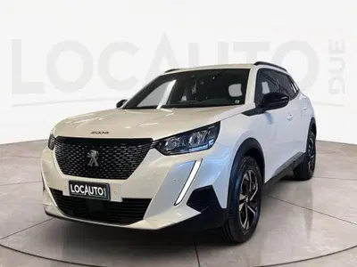 Peugeot 2008 1.2 turbo Allure 100cv del 2023 usata a Torino