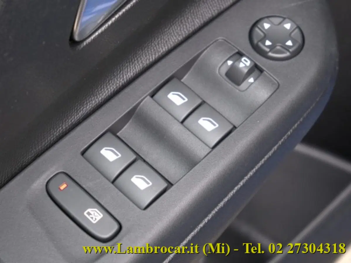 Opel Corsa nuova a Milano (16)
