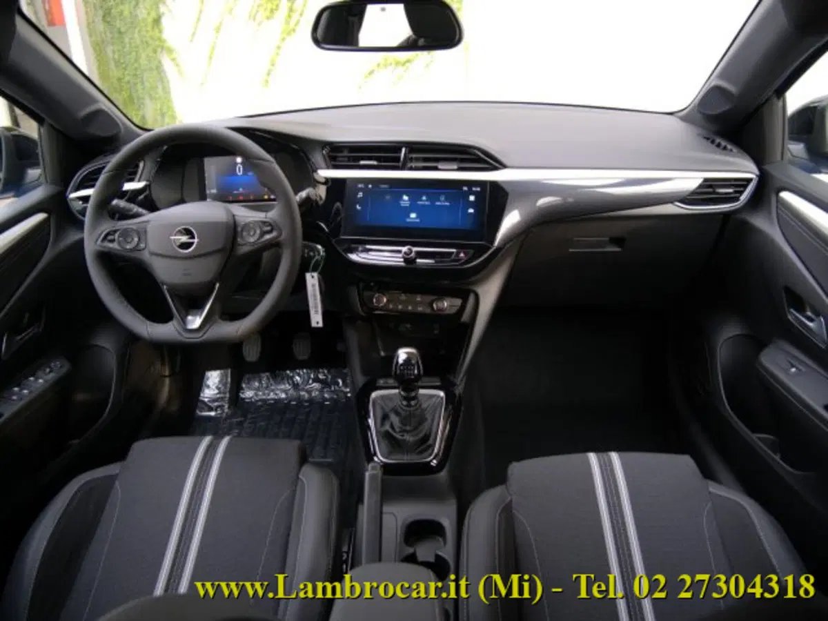 Opel Corsa nuova a Milano (2)
