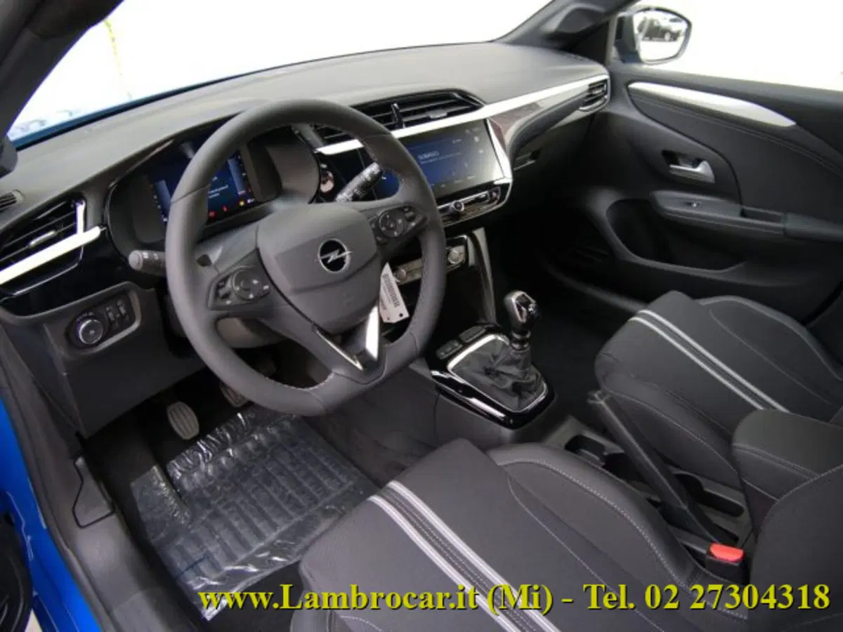 Opel Corsa nuova a Milano (3)