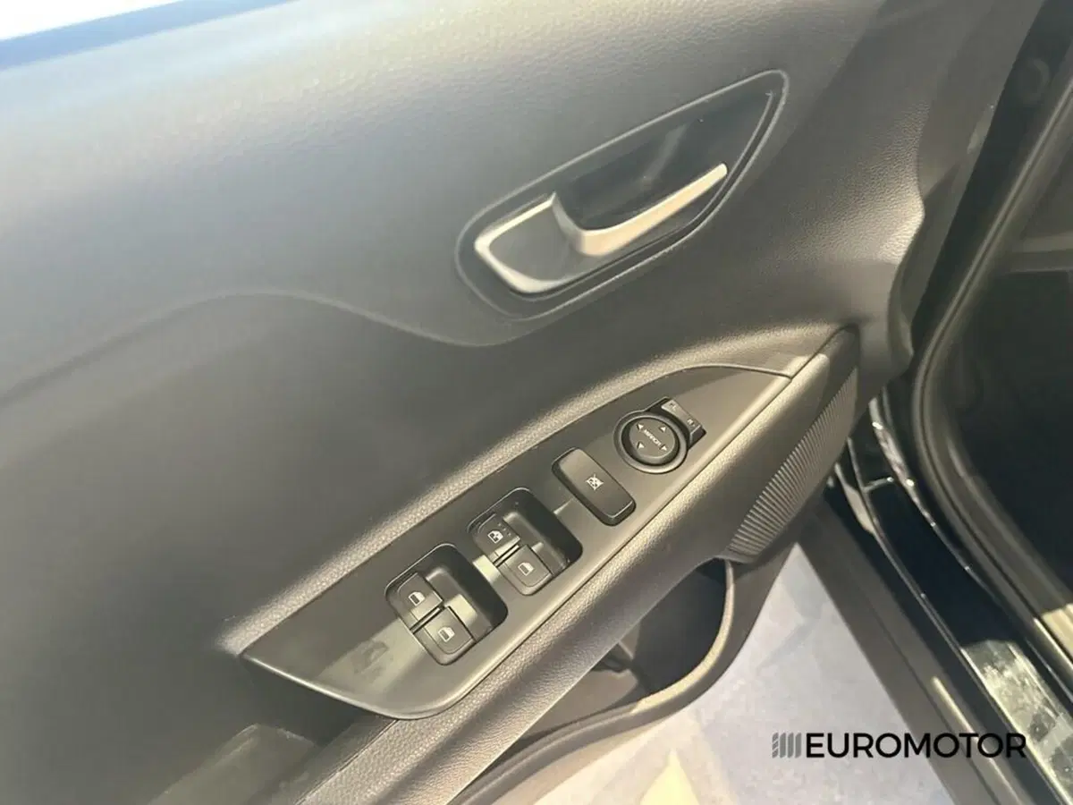 Kia Stonic usata a Bari (13)
