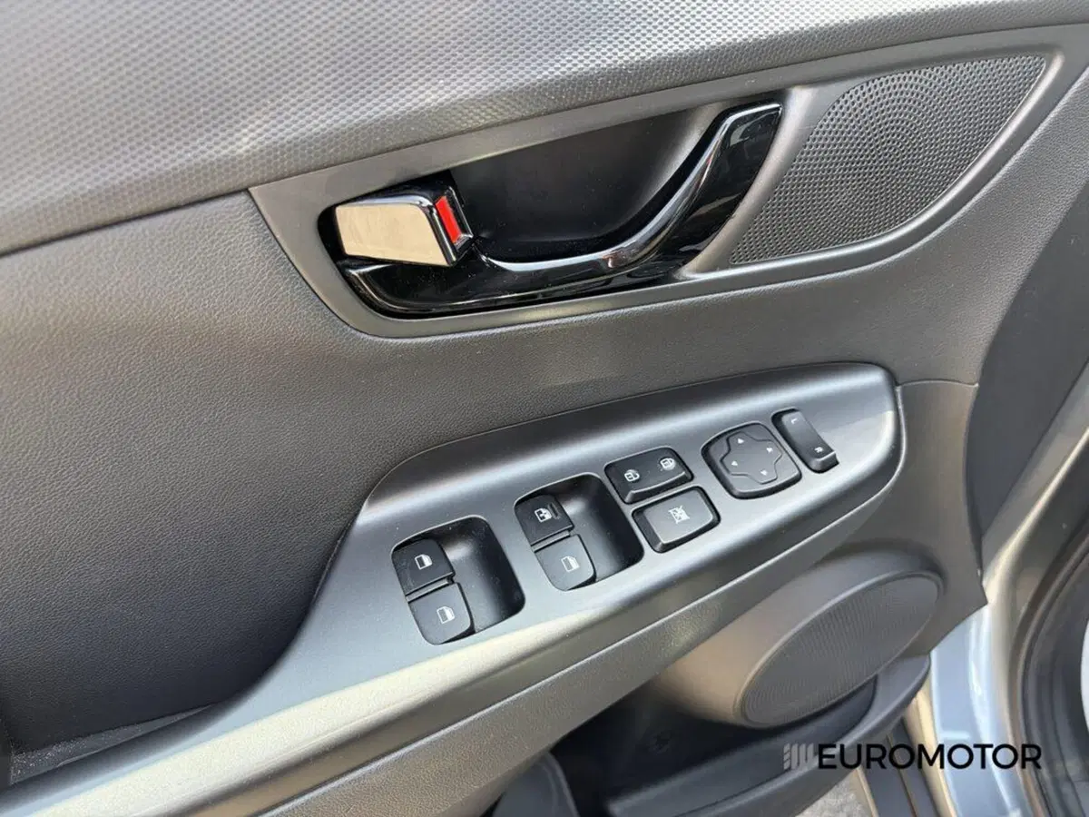 Hyundai Kona usata a Bari (10)