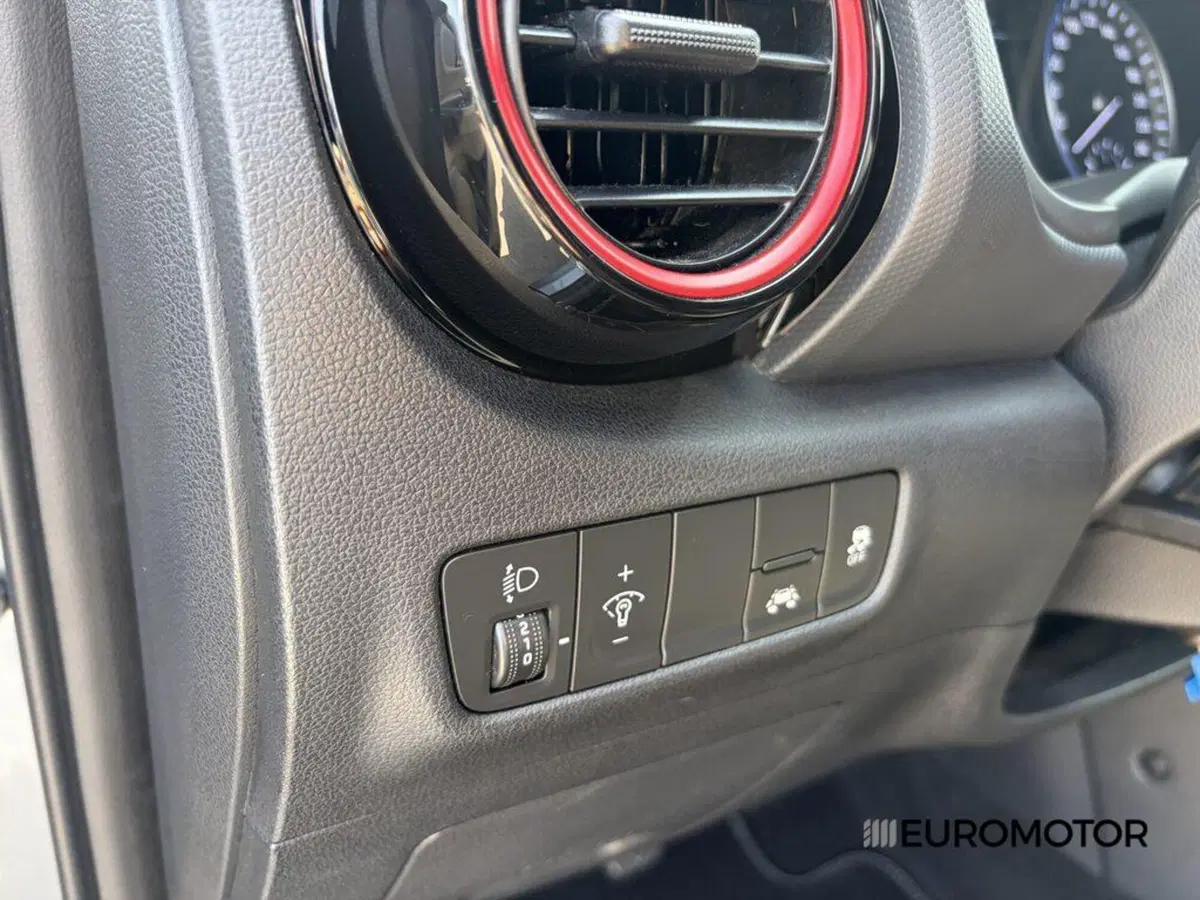 Hyundai Kona usata a Bari (11)