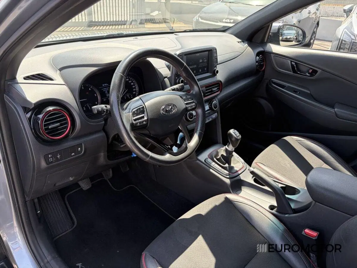 Hyundai Kona usata a Bari (12)