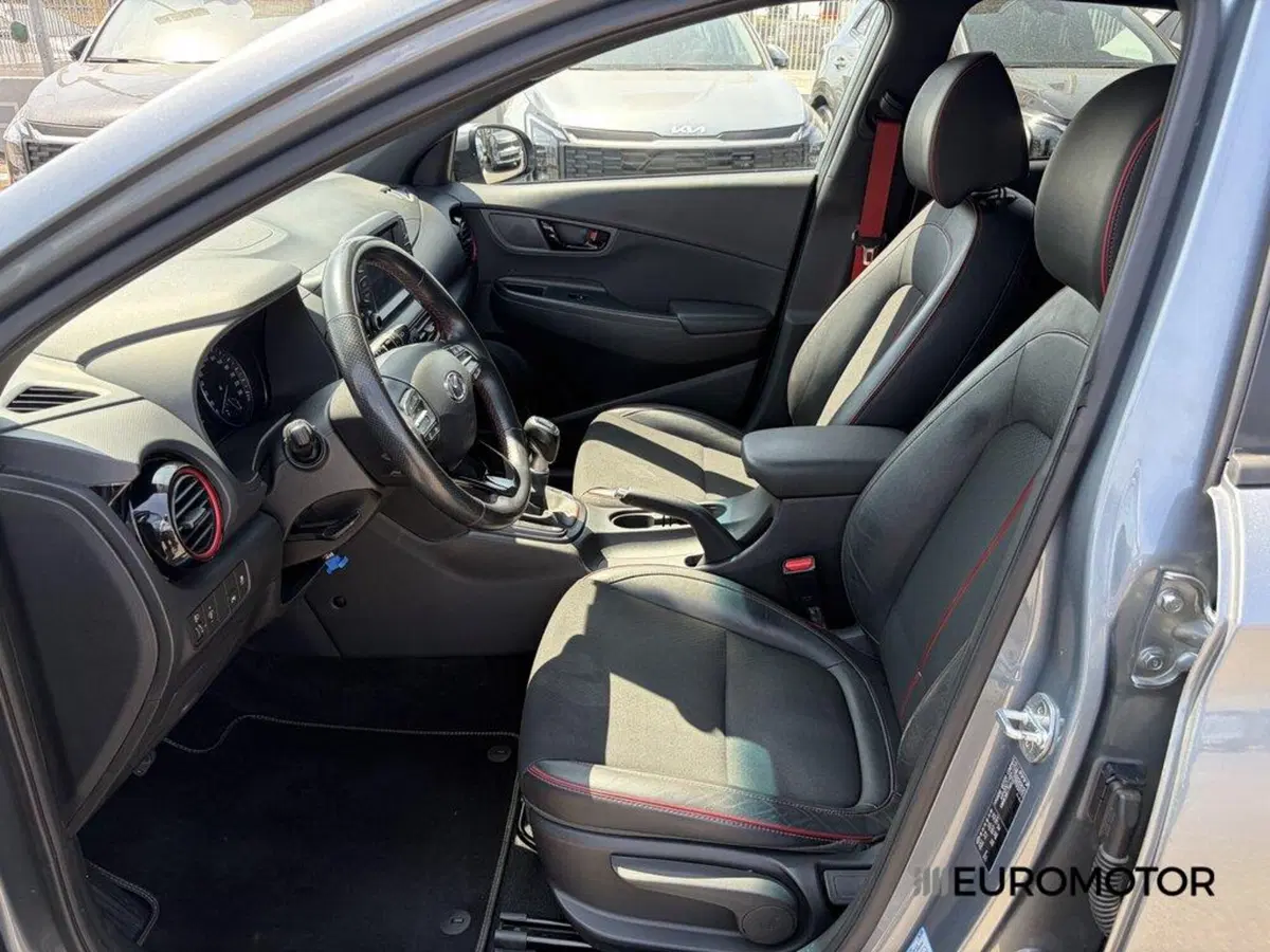 Hyundai Kona usata a Bari (13)