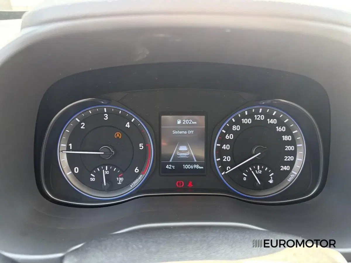 Hyundai Kona usata a Bari (14)