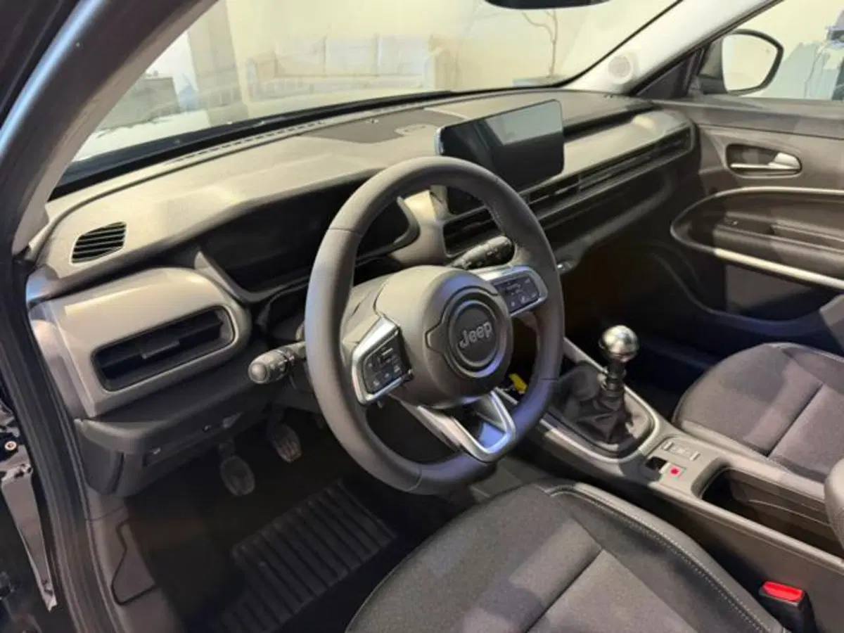 Jeep Avenger nuova a Salerno (10)