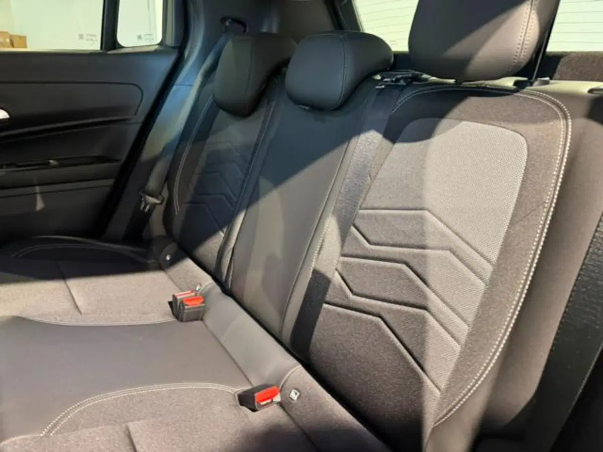Jeep Avenger nuova a Salerno (12)