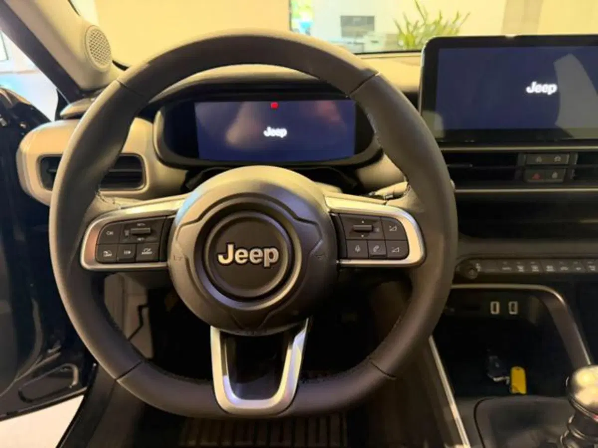 Jeep Avenger nuova a Salerno (14)
