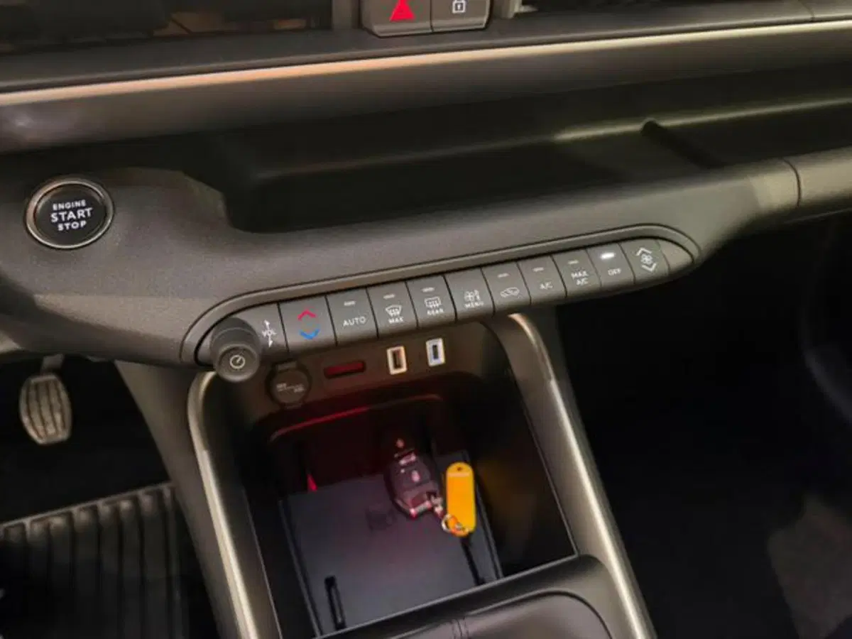 Jeep Avenger nuova a Salerno (17)