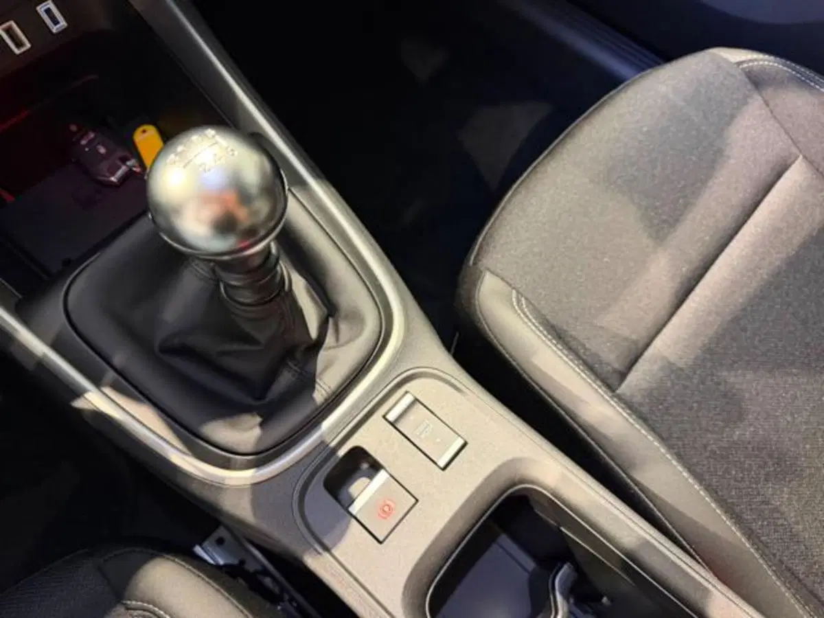 Jeep Avenger nuova a Salerno (18)