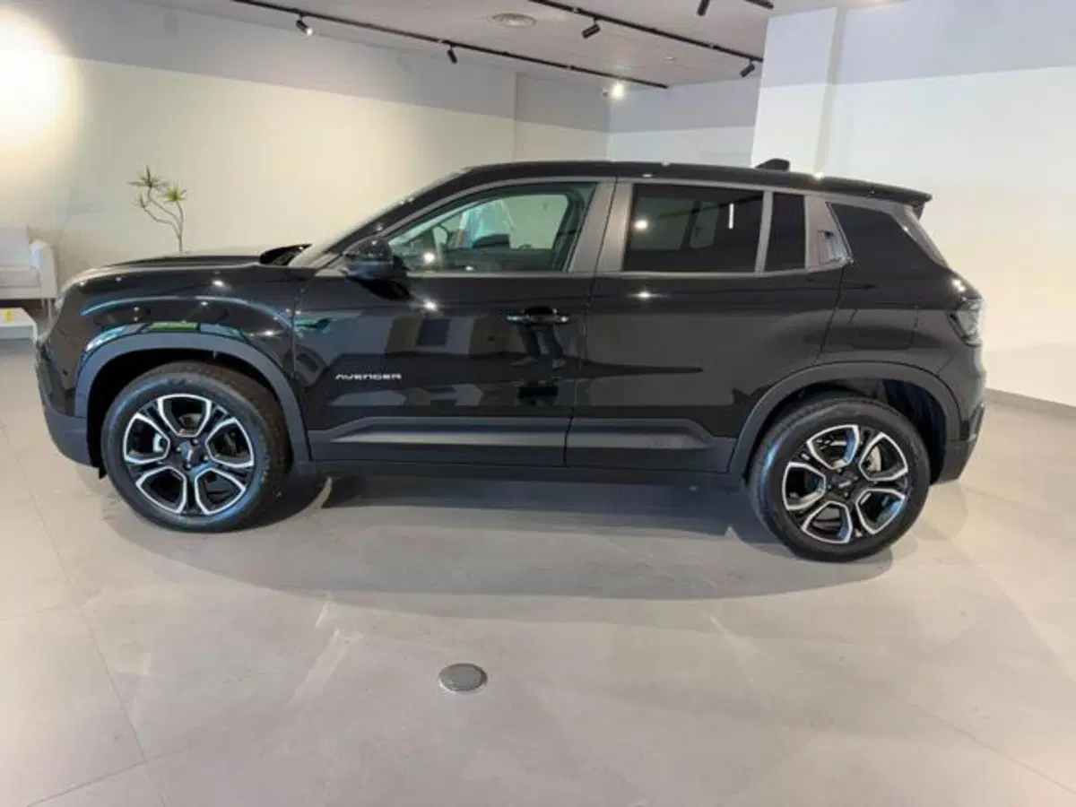 Jeep Avenger nuova a Salerno (7)