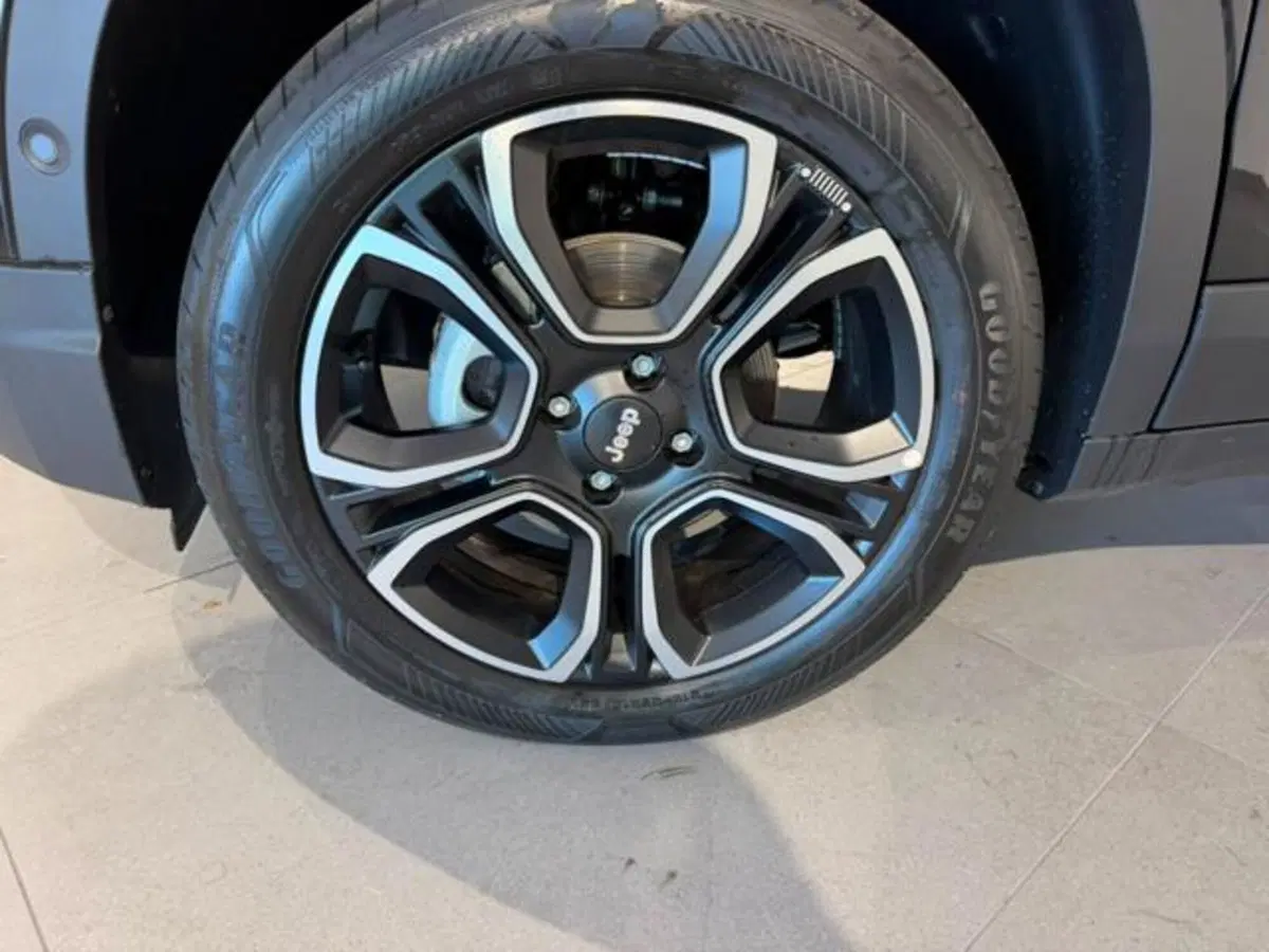 Jeep Avenger nuova a Salerno (9)