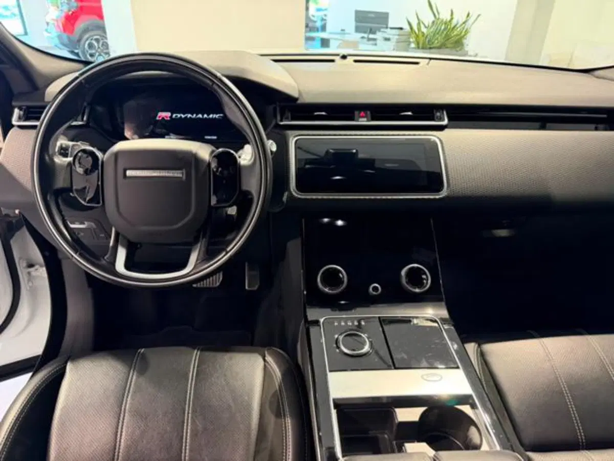 Land Rover Range Rover Velar usata a Salerno (13)
