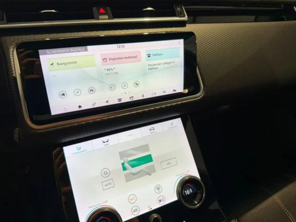 Land Rover Range Rover Velar usata a Salerno (16)