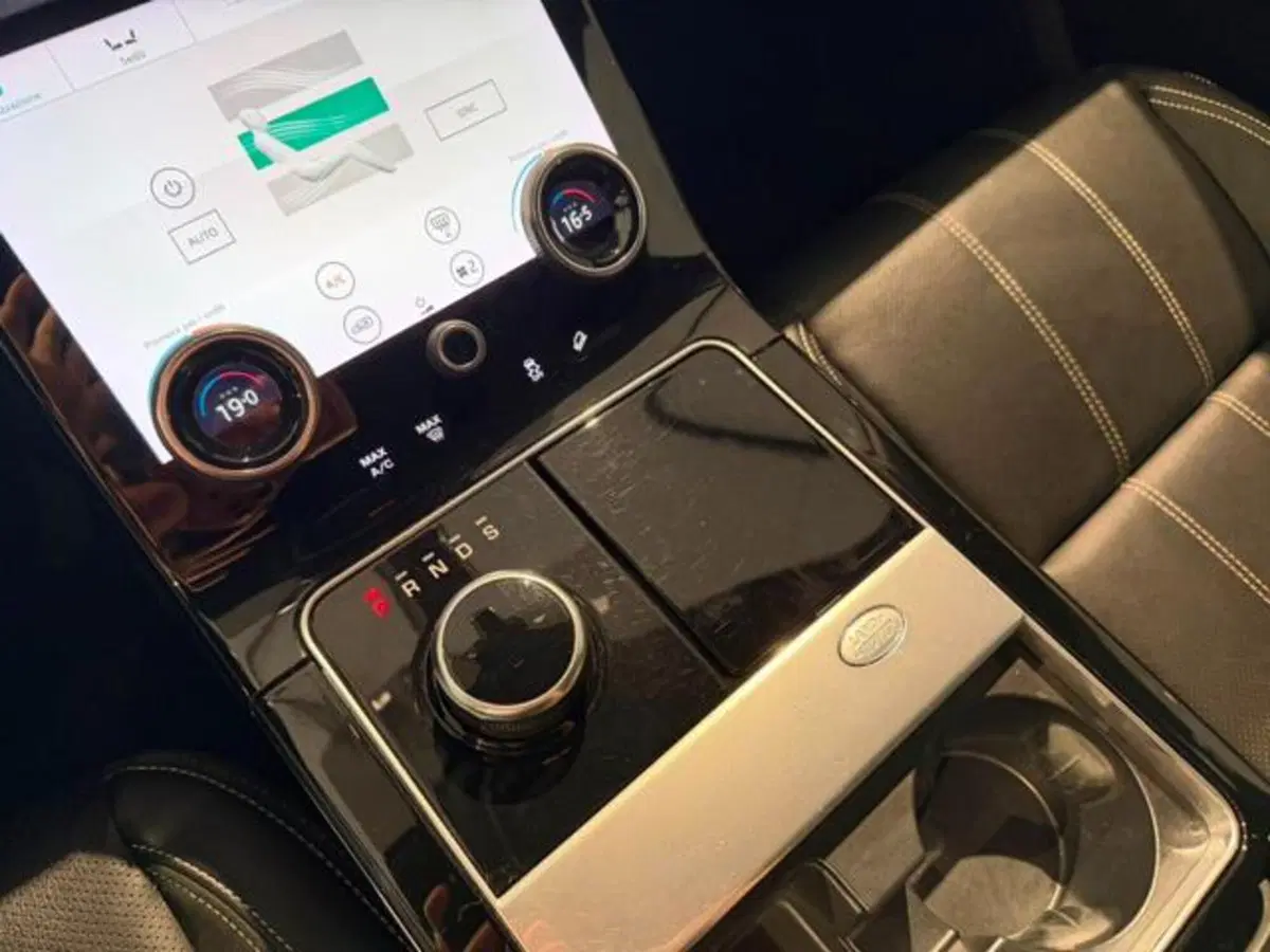 Land Rover Range Rover Velar usata a Salerno (17)