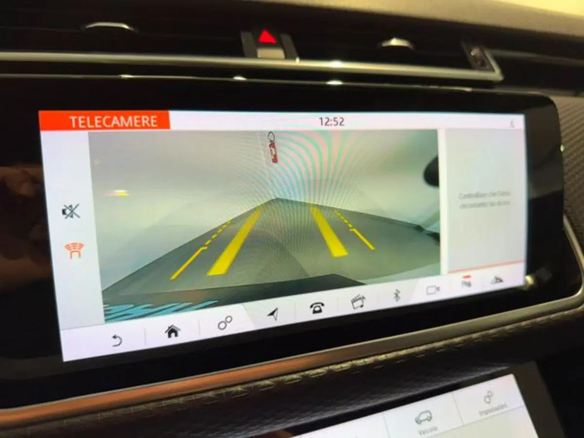 Land Rover Range Rover Velar usata a Salerno (19)