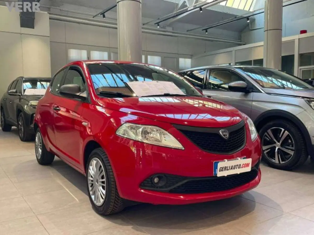 Lancia Ypsilon usata a Milano