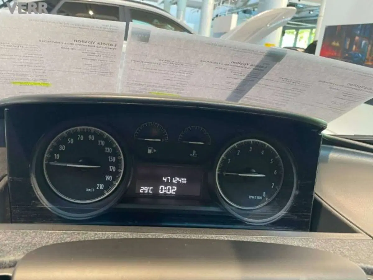 Lancia Ypsilon usata a Milano (11)