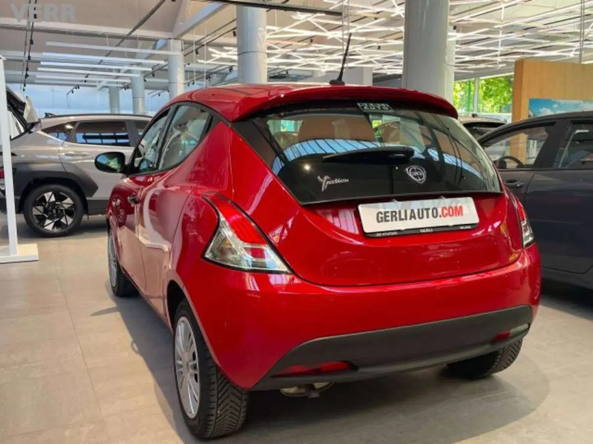 Lancia Ypsilon usata a Milano (14)