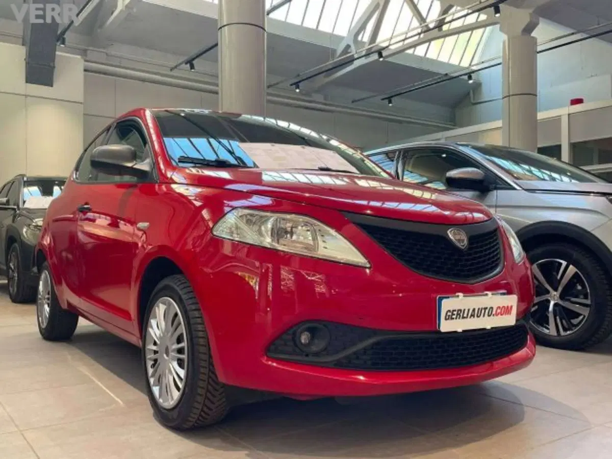 Lancia Ypsilon usata a Milano (2)