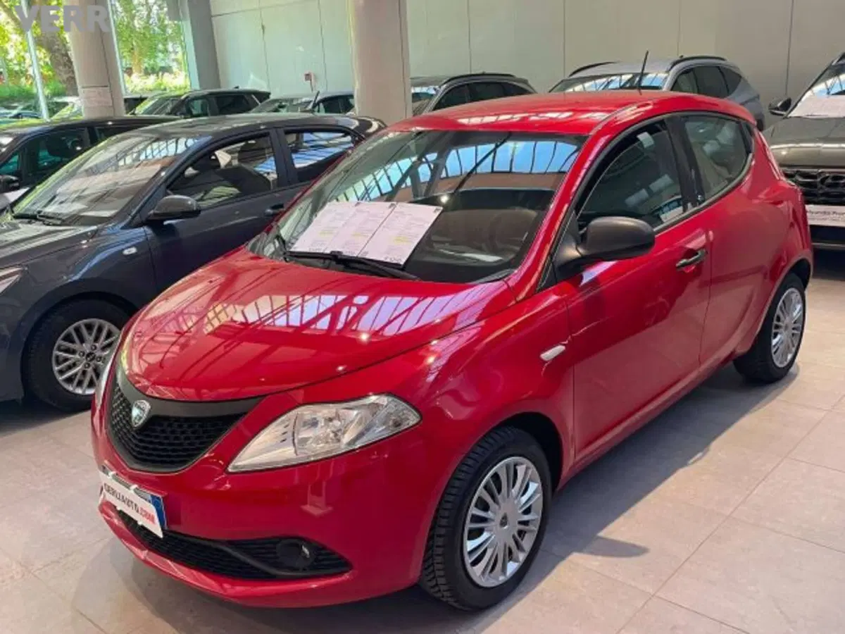 Lancia Ypsilon usata a Milano (3)
