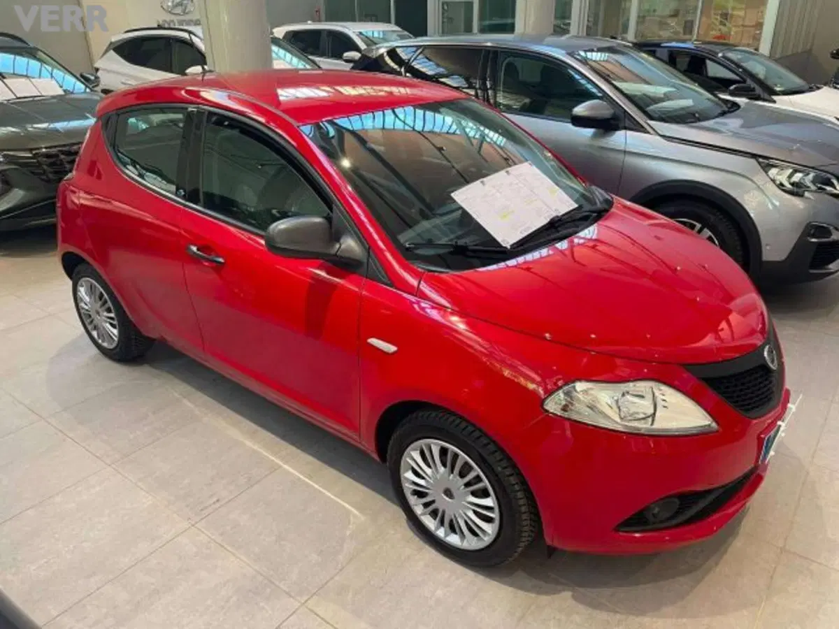 Lancia Ypsilon usata a Milano (5)