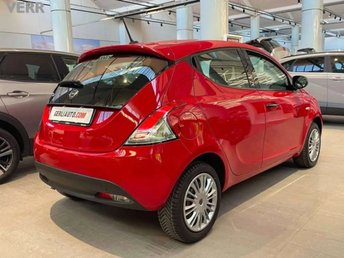Lancia Ypsilon usata a Milano (6)