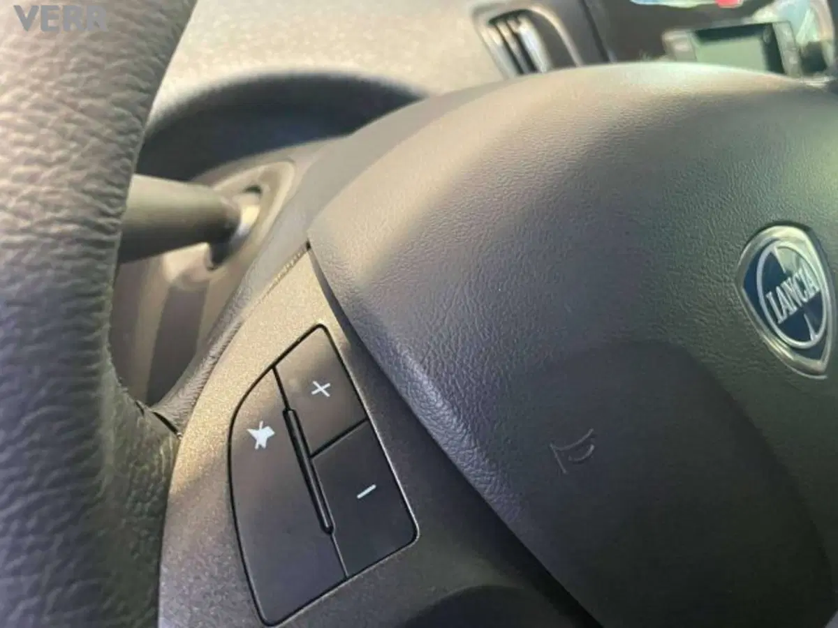 Lancia Ypsilon usata a Milano (9)