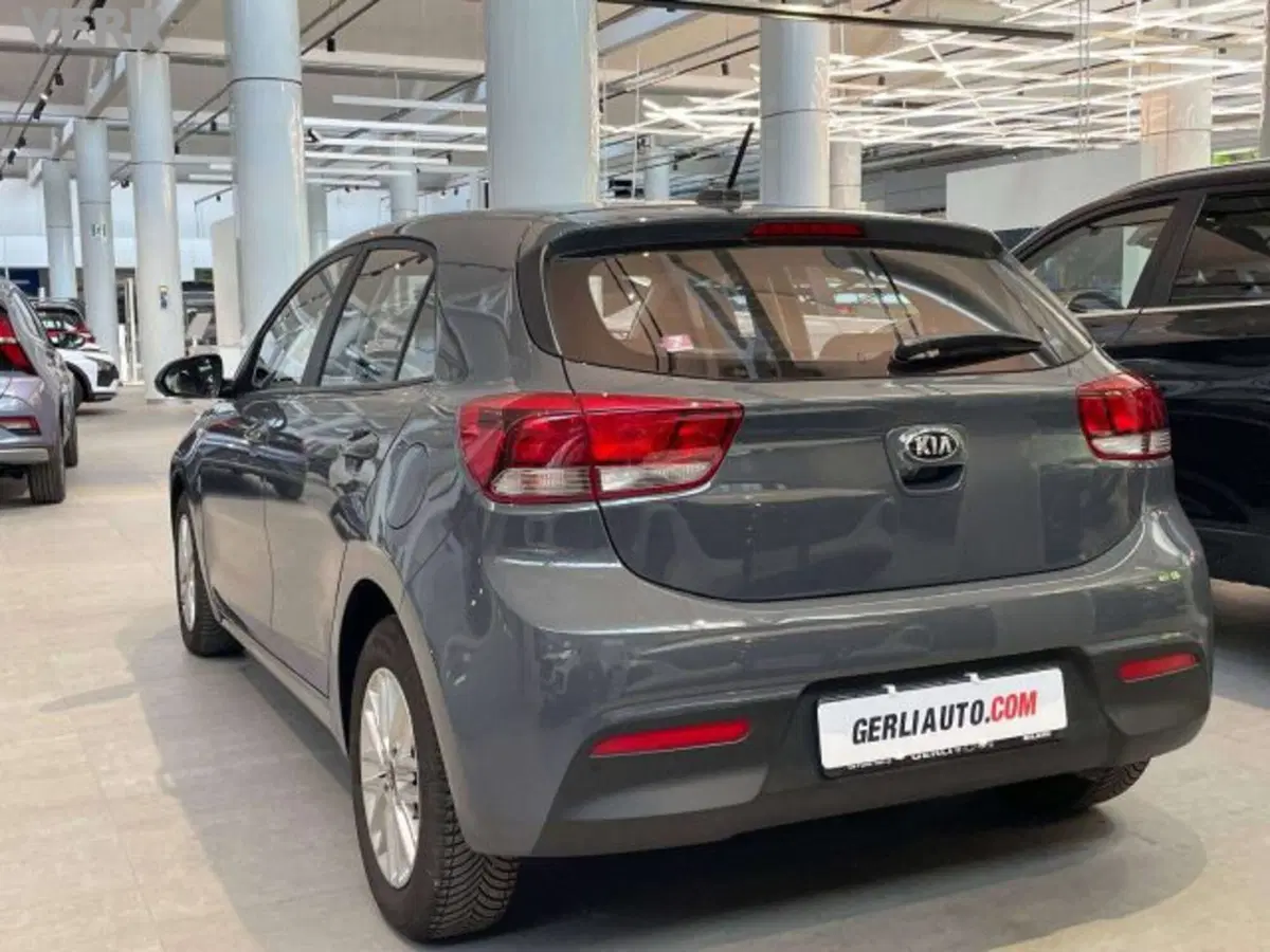 Kia Rio usata a Milano (11)