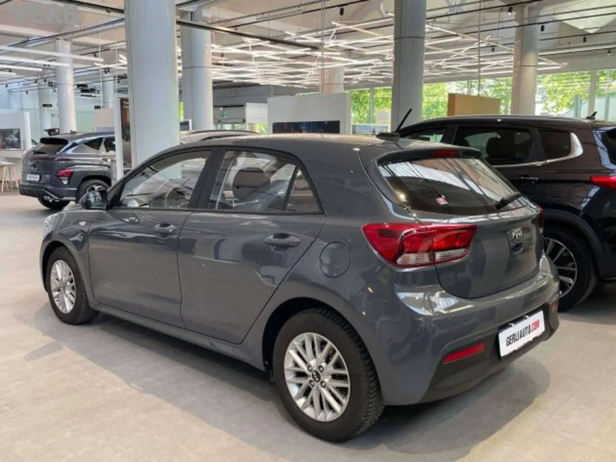 Kia Rio usata a Milano (4)