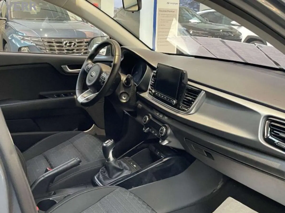 Kia Rio usata a Milano (8)