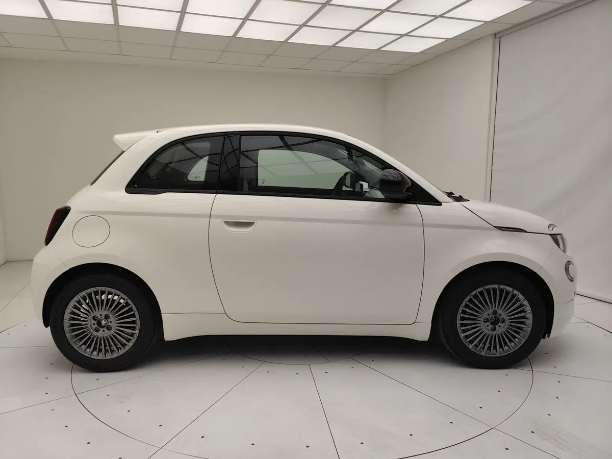 Fiat 500 nuova a Como (15)