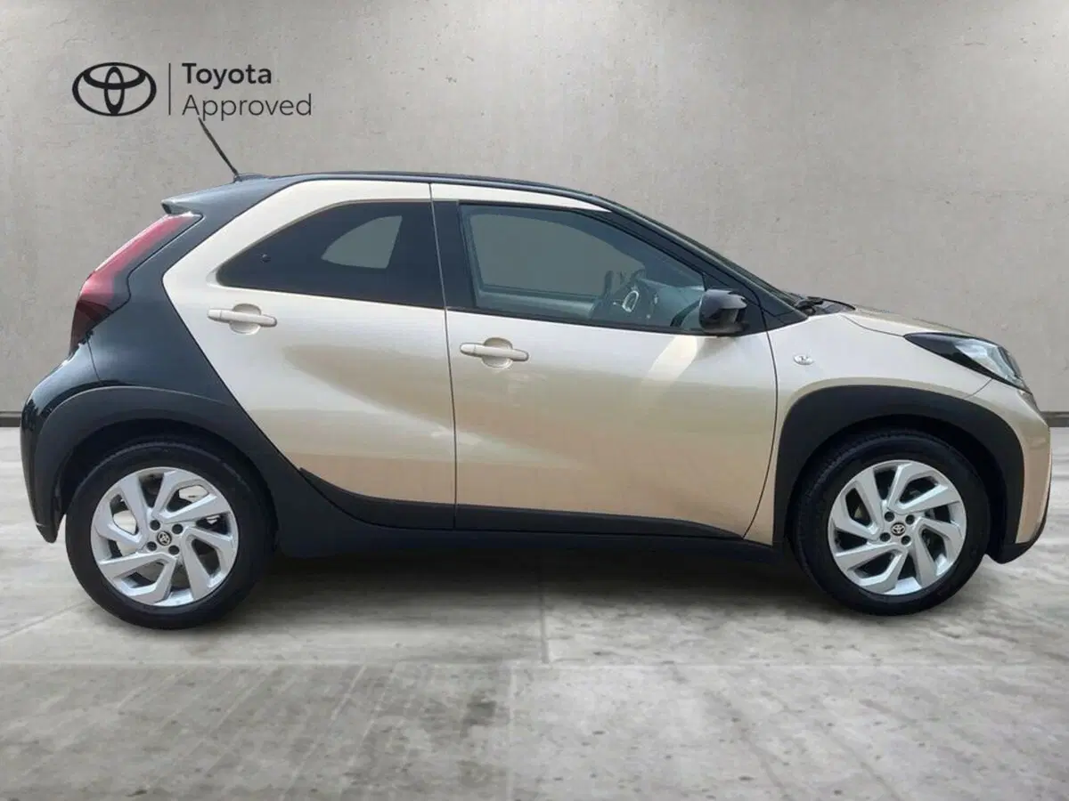 Toyota Aygo X usata a Lecco (4)
