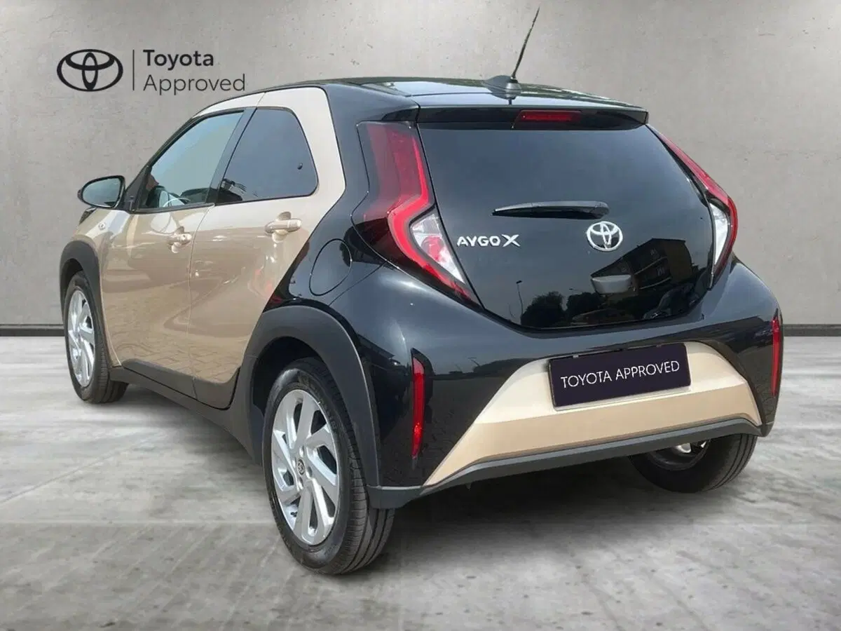Toyota Aygo X usata a Lecco (5)