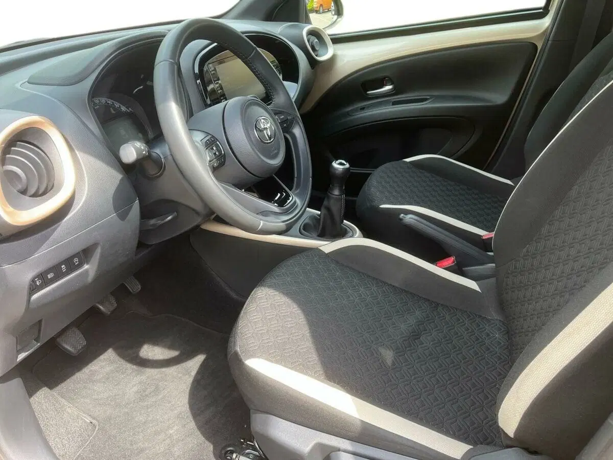 Toyota Aygo X usata a Lecco (7)