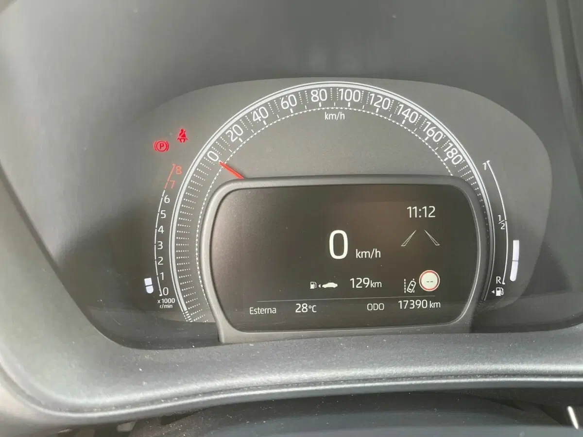 Toyota Aygo X usata a Lecco (9)