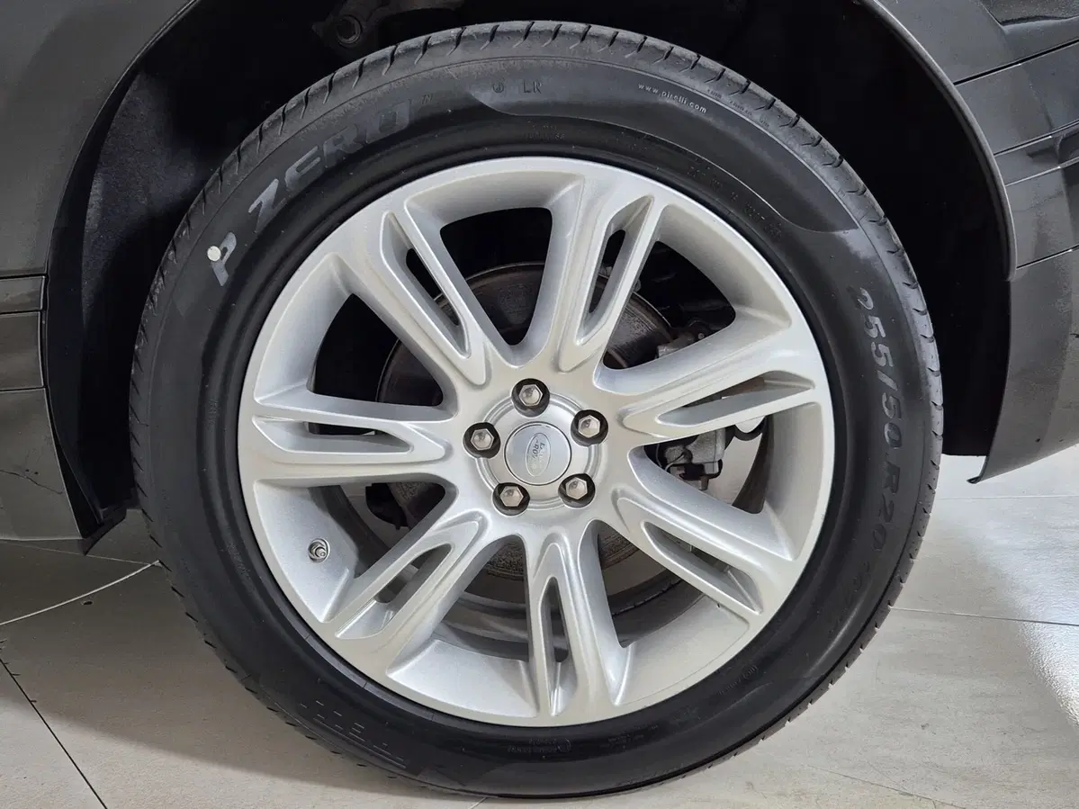 Land Rover Range Rover Velar usata a Torino (9)
