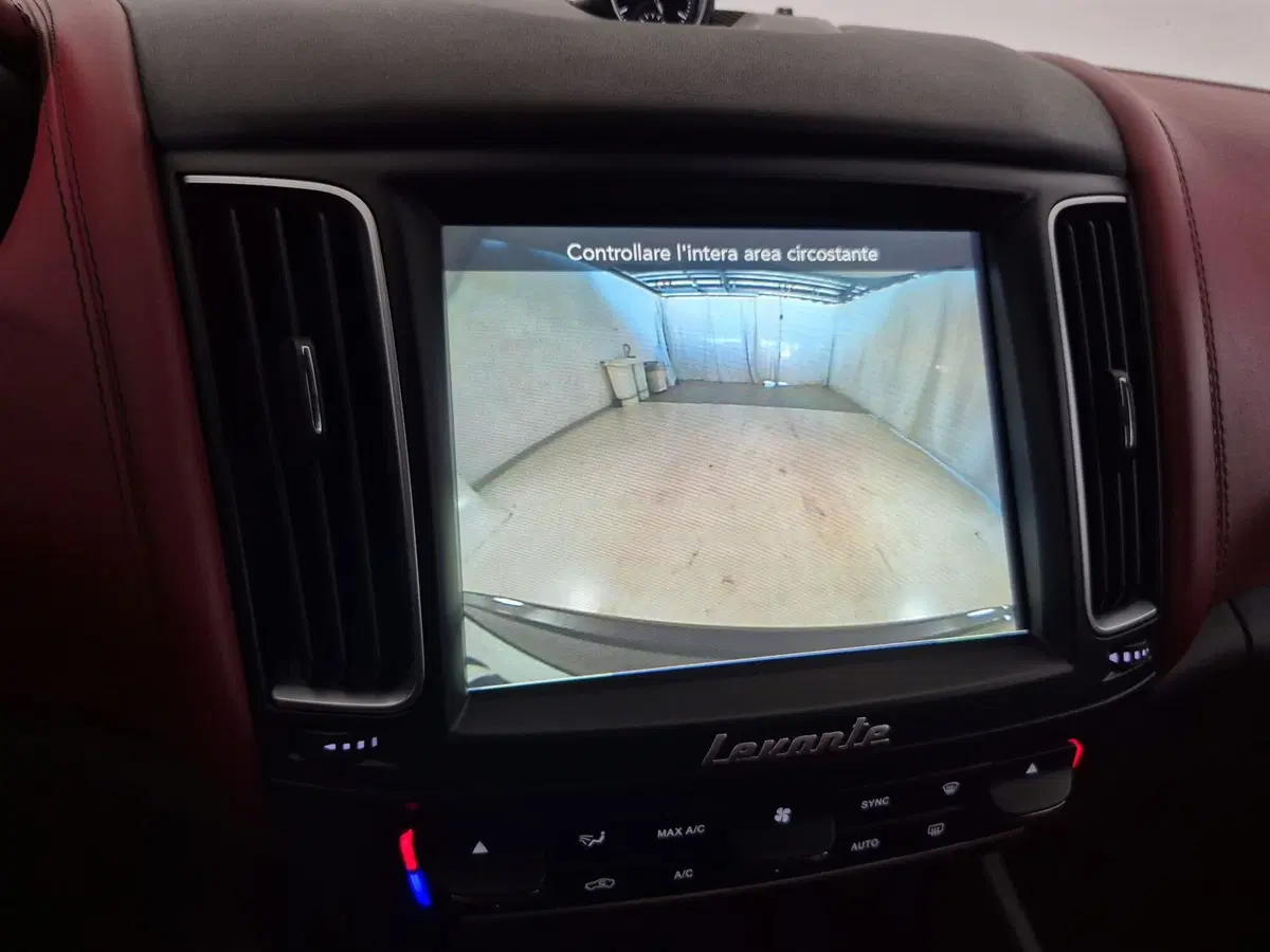 Maserati Levante usata a Torino (16)