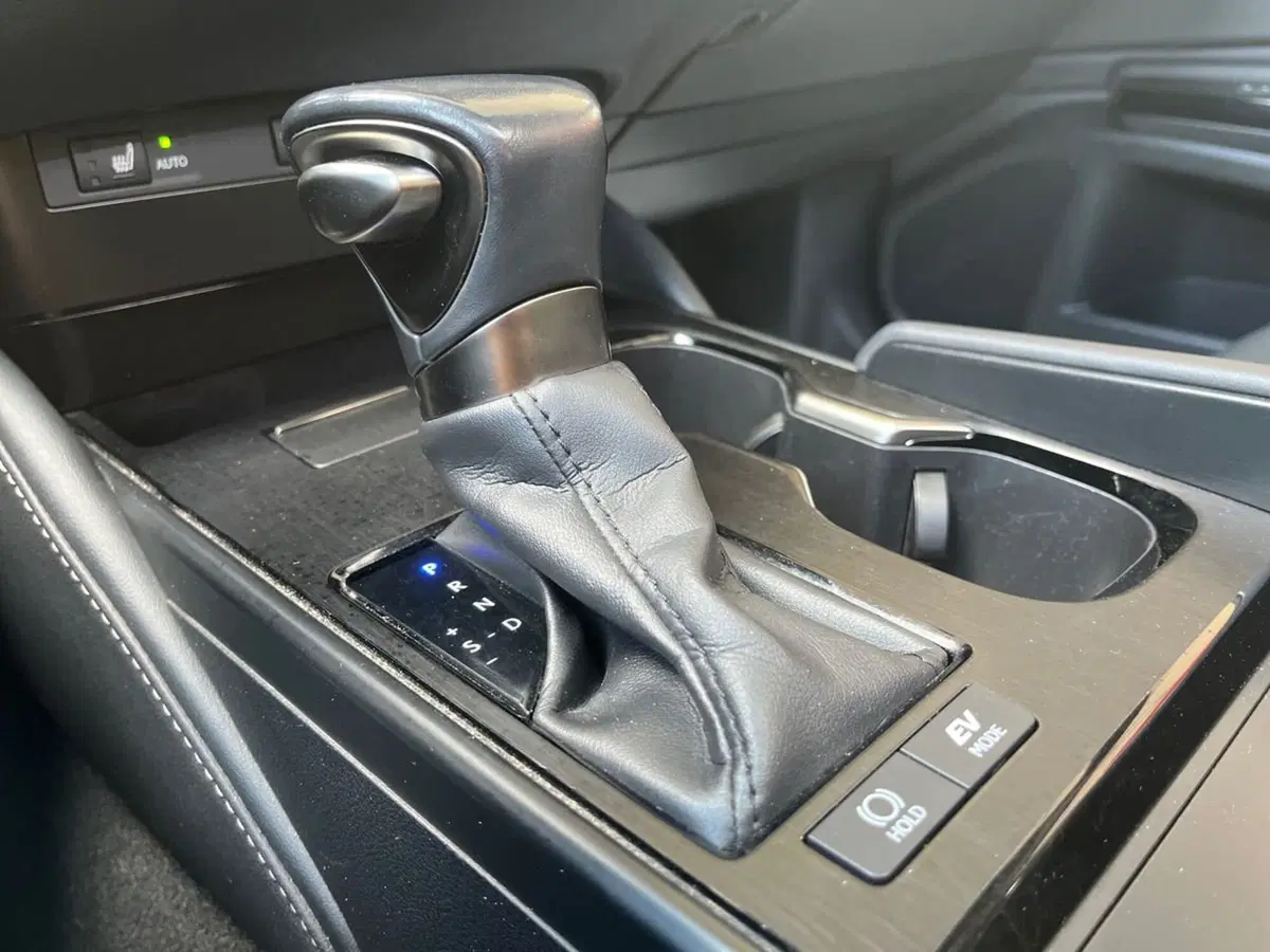 Lexus ES usata a Catania (12)