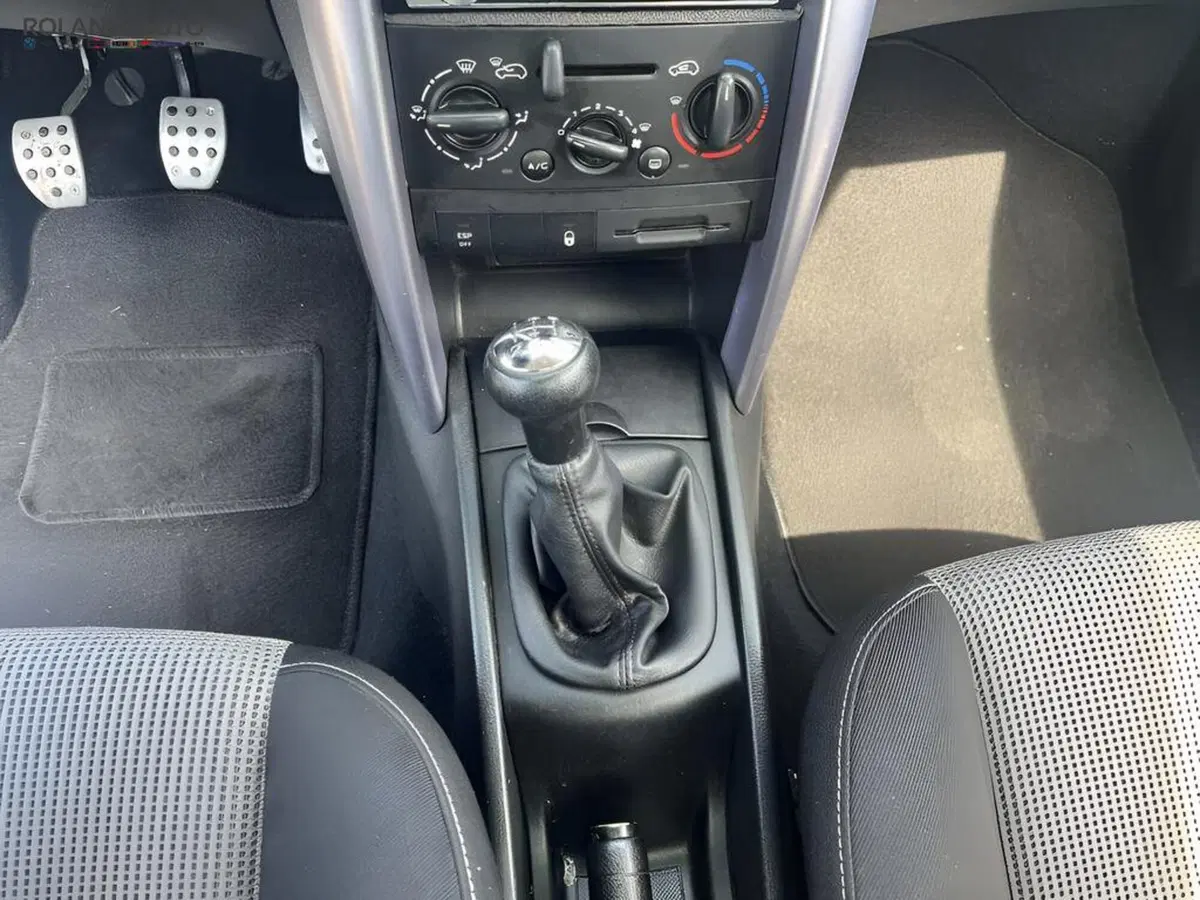 Peugeot 207 Cabrio usata a Alessandria (13)