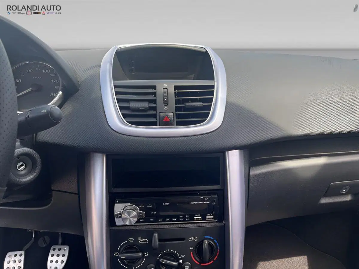 Peugeot 207 Cabrio usata a Alessandria (14)
