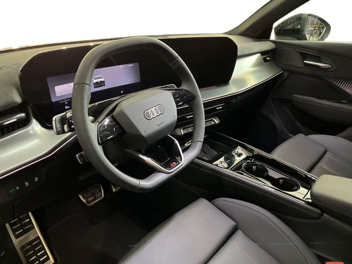 Audi Q3 Sportback nuova a Bari (10)