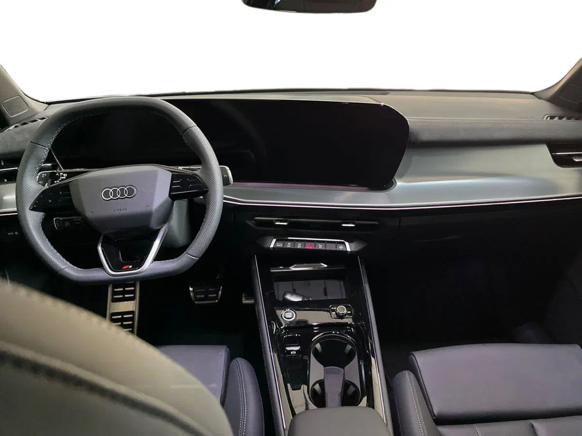 Audi Q3 Sportback nuova a Bari (8)