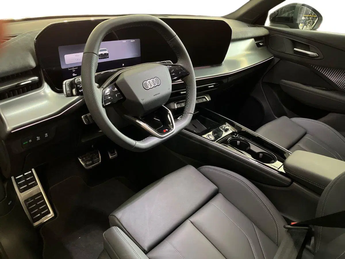Audi Q3 Sportback nuova a Bari (10)